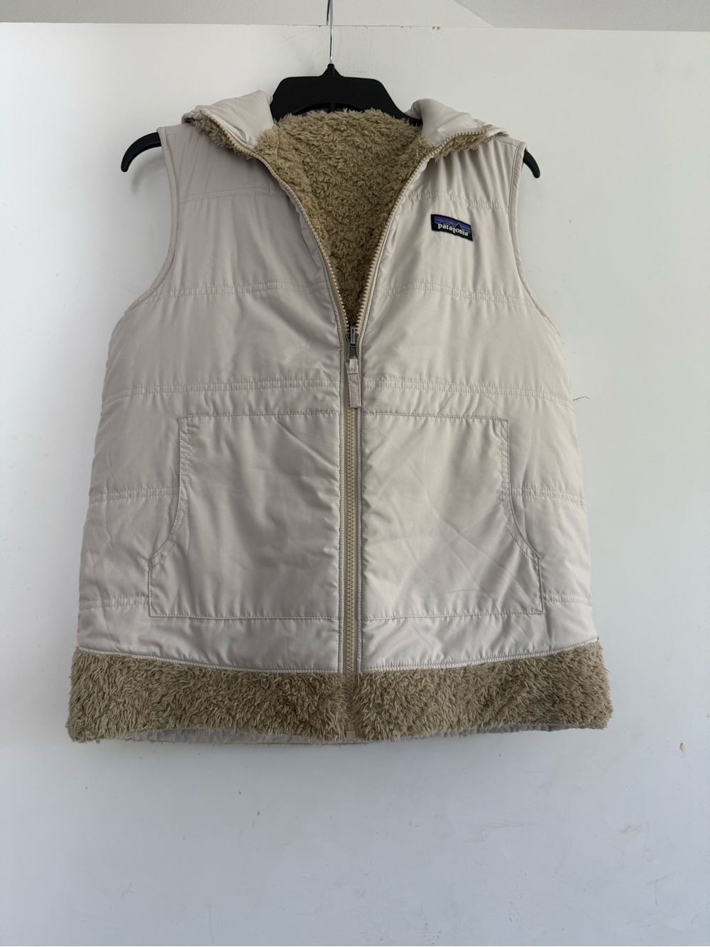 Patagonia Los Gatos Reversible Hooded Vest Womens Medium Fleece Tan/Ivory Quilt